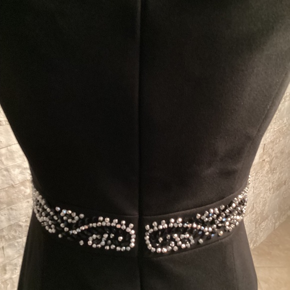 Betsey & Adam Off-The-Shoulder Mermaid Gown - Picture 10 of 13